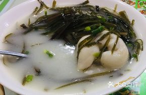 Stewed Pig Trotter with Kelp