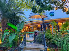 -茅草房·河畔园林火锅