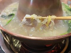 -果松木炭酸菜铜火锅·外婆参鸡汤