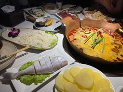 -墨居上隐·院子里火锅(峨眉店)