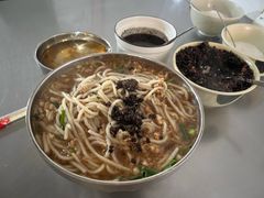 -正宗杨记普洱酸醋米线(总店)
