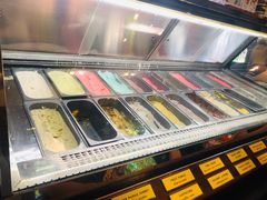 -莓园冰淇淋店
