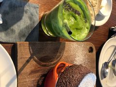 -ROAST coffee & eatery