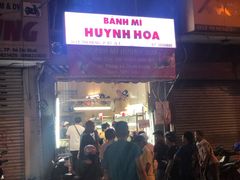 -Bánh Mì Huynh Hoa