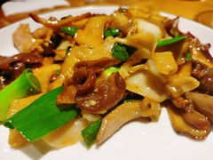 杏鲍菇竹耳爽肉片-十三式重庆江湖菜(金茂览秀城店)