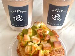 椰子斑斓巧克力香蕉可颂-沁屋面包店(人民东路店)