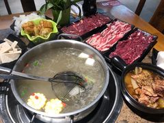 -悦牧·酸汤牛肉火锅(沃尔玛店)