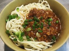 炸酱面-老上海食惠裡小籠包生煎包