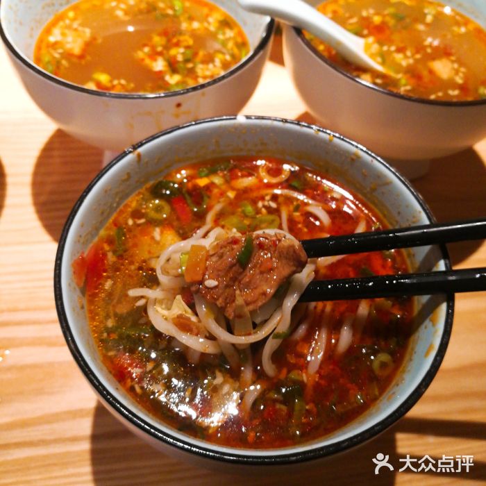 齐月岐山面(大都荟店)一口香臊子面图片