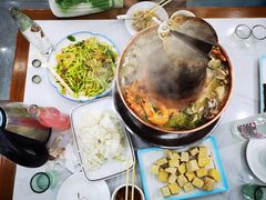 -一口猪海鲜浑锅·东北家常菜