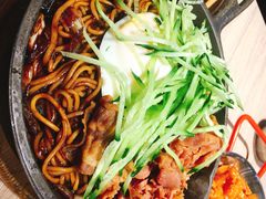 铁板牛肉炸酱面-炒码先生·韩餐炸鸡披萨(西塔店)
