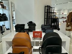 -百年港湾奥特莱斯(香炉礁店)