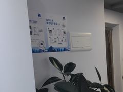 -视野联行眼镜•蔡司•依视路(温江店)