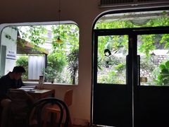 -彳亍咖啡·这里(水湾路店)