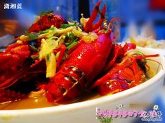 喜欢味厚一点的，就吃这道酸菜金针菇龙虾吧-君来梁溪饭店-餐厅
