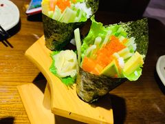 三文鱼牛油果沙拉手卷-蟹将军·松叶蟹和牛日料放题自助(K11店)