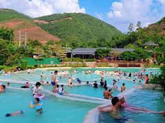 -十万大山布透温泉