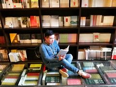 -钟书阁(松江泰晤士小镇店)