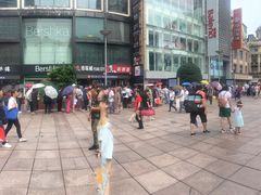 排队买月饼-泰康食品(南京东路店)