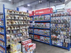 -逝水玩具折扣店