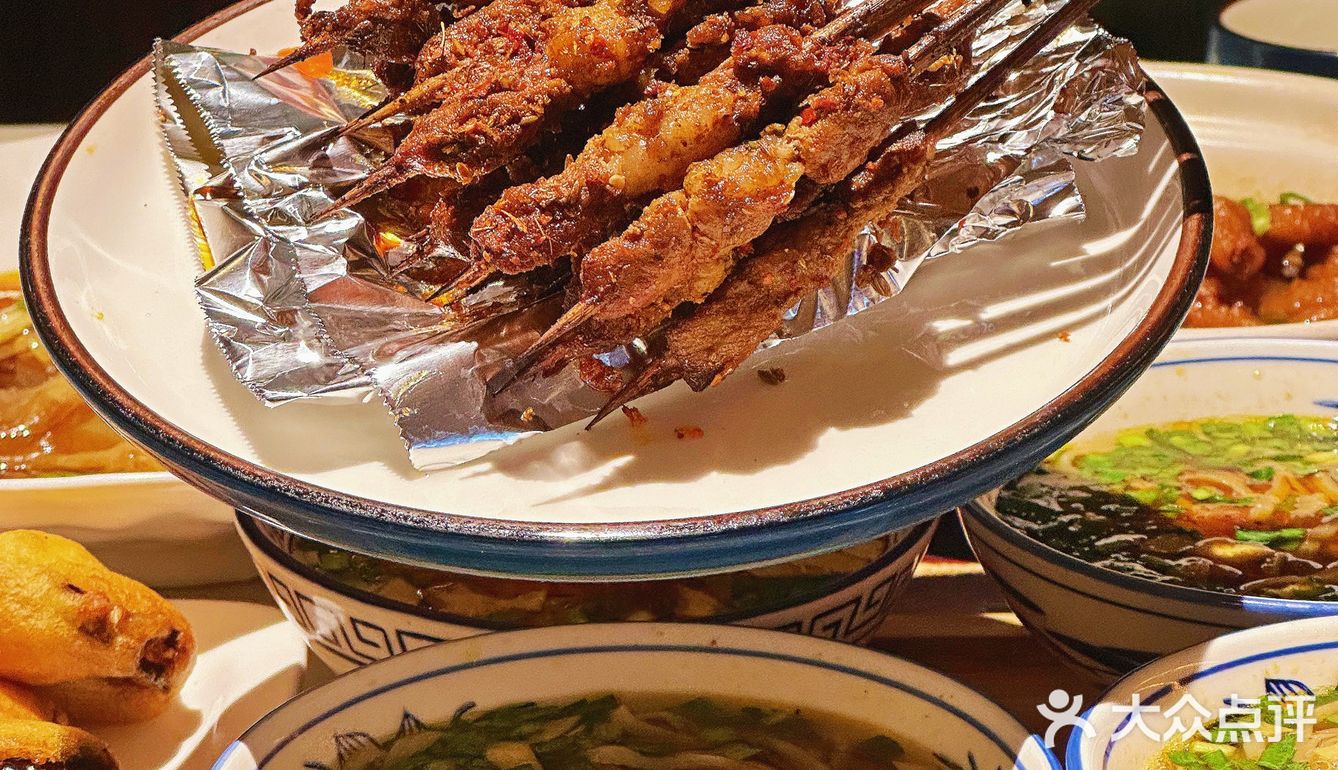 西安探店 | 游大雁塔逛不夜城，吃正宗陕菜