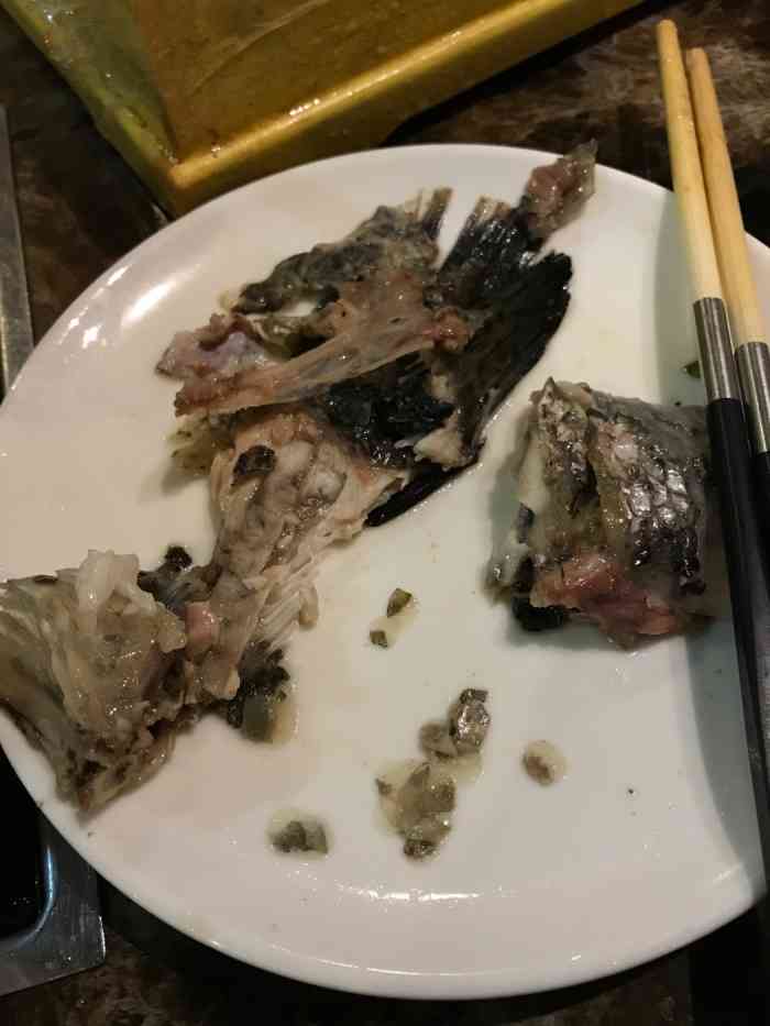 恶心到家了,全是鱼鳞,可恶至极!