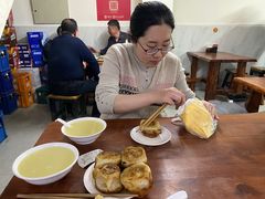 -宝瑞门钉肉饼店