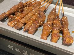 -何妹湿辣牛肉·粤式烧烤砂煲(桂雅路店)