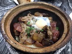 窝蛋牛肉拼腊肉腊腸-红星光发煲仔饭(大石街店)