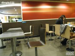 大堂-麦当劳(中山公园龙之梦店)