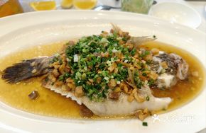 Steamed Bamboo Shoot Fish with Pickled Vegetable Granules
