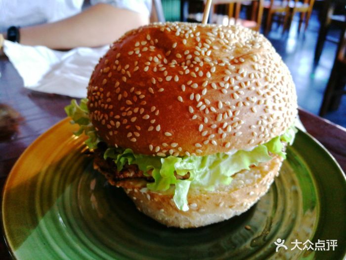 lush烤鸡胸汉堡图片