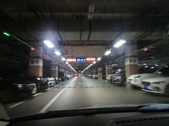 -大宁国际商业广场-地下停车库