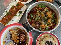 -爆炸头阿姨小四川正宗川味小吃(无任何分店)