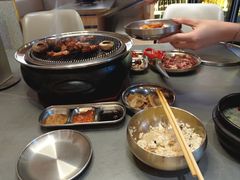 -围炉肉舍•炭烤活鳗•丹东海鲜烤肉(步行街店)