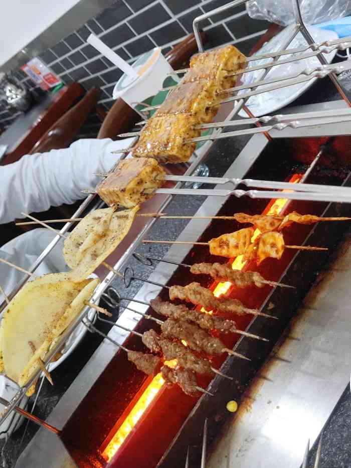 黄桑犇羴鱻馕坑烧烤(张店店)-"这里的第一当属「招牌秘制烤羊排」烤