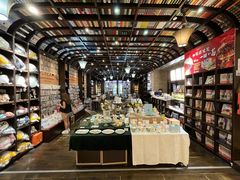 -钟书阁(松江泰晤士小镇店)