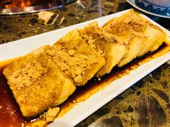 -沪小二炭火蛙锅(淮海中路美食不夜城店)