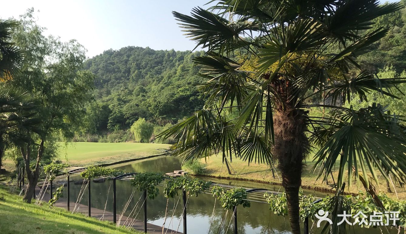 莫干山观云高尔夫庄园，位于中国千年名山