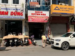 -Bánh Mì Huynh Hoa