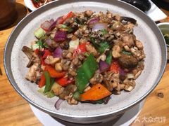 -老滇山寨•云南特色菜•地方菜•民族风情歌舞表演(金碧店)