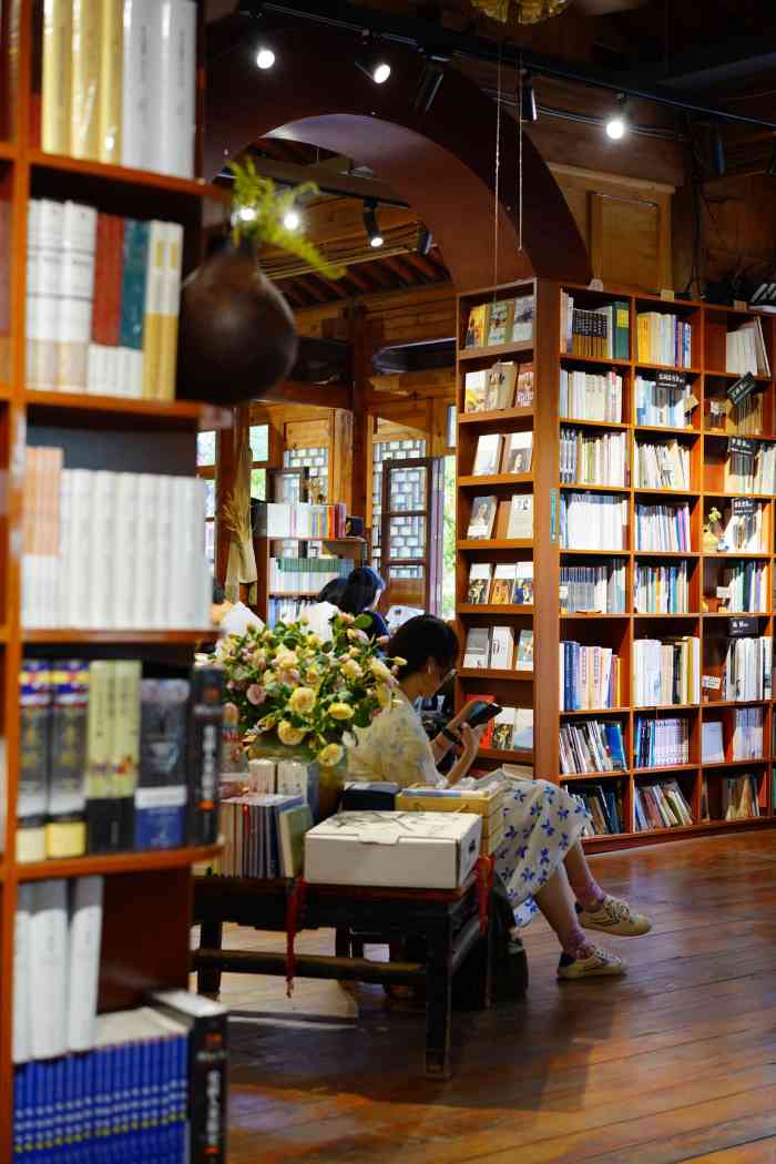 东方书店-"这次来昆明,特意来老街这边的东方书店转转.