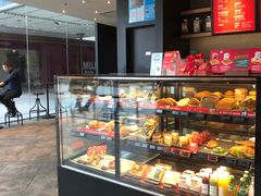 面包甜点陈列柜-星巴克臻选(上海长风大悦城店)
