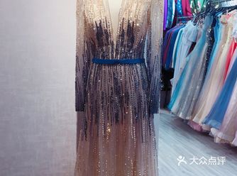 胯宽女生穿礼服也很好看