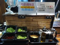 自助调料区-八月美食小馆(银泰城总店)