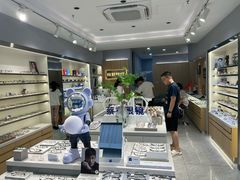 -视野联行眼镜·蔡司·尼康·豪雅·依视路(青浦宝龙店)