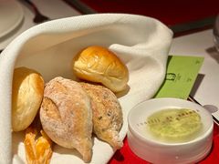 餐前面包配黄油-弦月窗LUNETTE BY AMANDA(复兴路店)