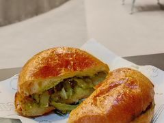 青酱鸡肉布里欧修汉堡-KUDDO COFFEE(天河城店)