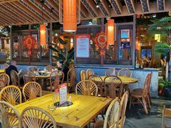 -野山舂·贵州现舂酸汤火锅(鸿通城店)