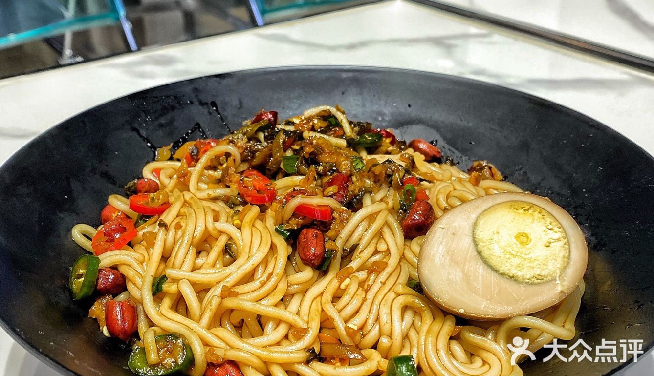 最近是爱上了江西的拌粉，一连吃了好几天的节奏。